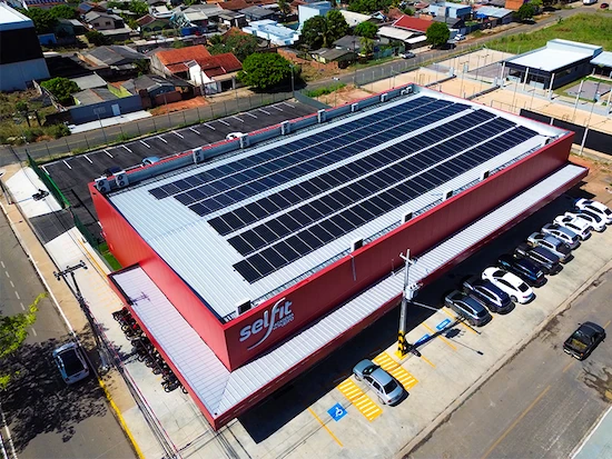 Instalação de painéis solares em Rondônia